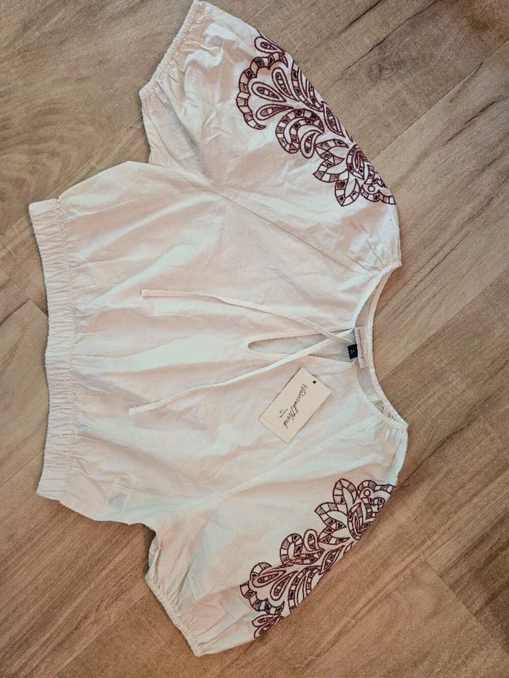 Ladies Universal Thread size small  cotton crop top. New with tags.